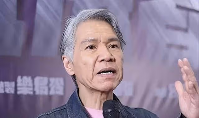 香港知名男星復出拍劇,滿頭白髮顯滄桑,舉家移民加拿大買湖景房