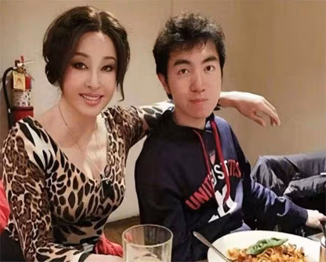 劉曉慶74歲生日無兒女陪伴,前夫陳國軍:她看遍老中醫就是懷不上