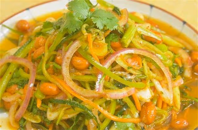 東北人愛吃的老虎菜是這樣做的,清脆爽口又下飯,秋冬吃超過癮