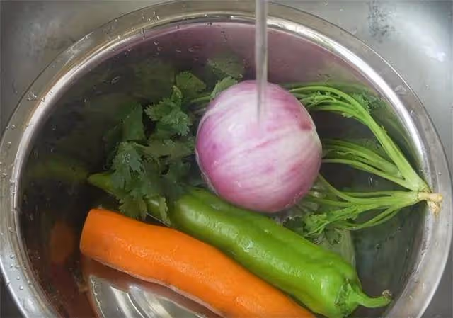 東北人愛吃的老虎菜是這樣做的,清脆爽口又下飯,秋冬吃超過癮