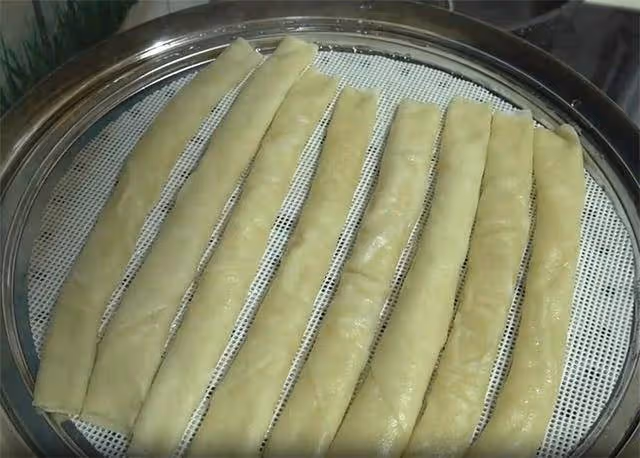 麵粉別只會蒸包子饅頭,教你懶人新吃法,筷子一卷,比涼皮還過癮