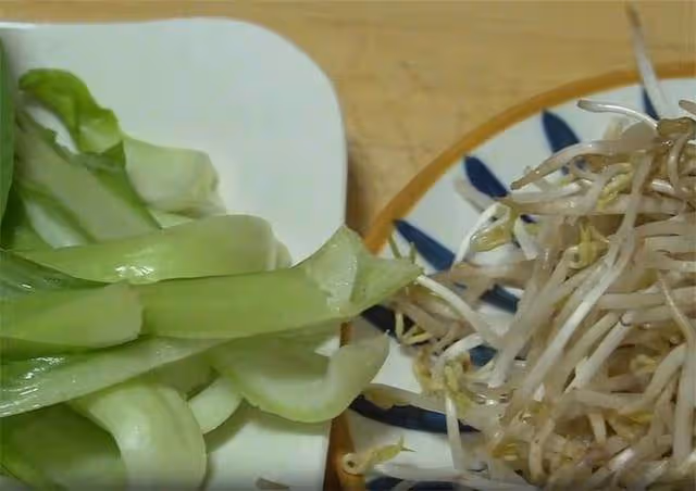 麵粉別只會蒸包子饅頭,教你懶人新吃法,筷子一卷,比涼皮還過癮