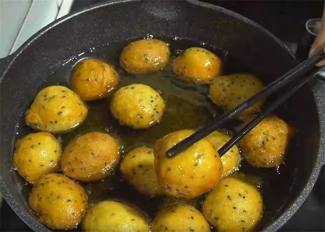 教你在家做粗糧炸糕,手不沾面,個個奶香酥脆,比油條還要好吃