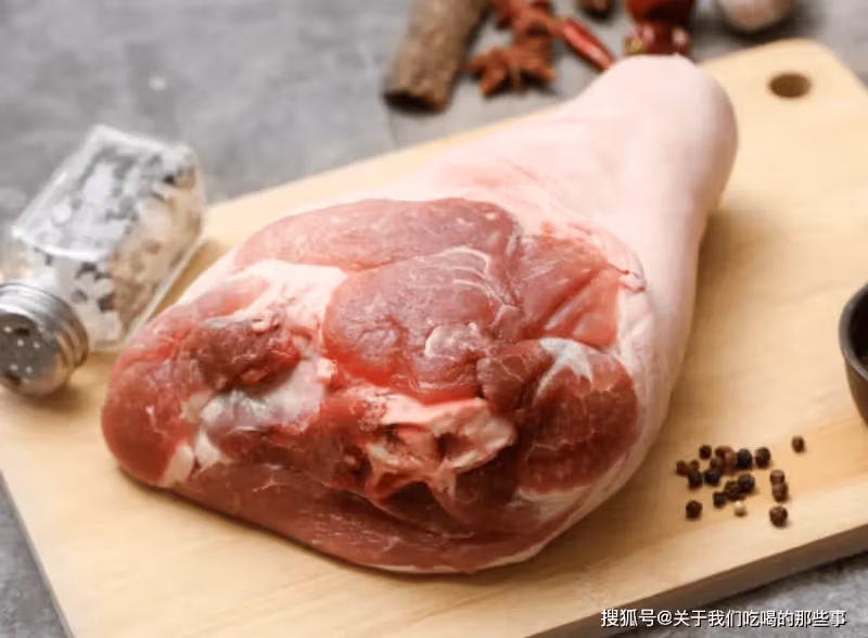 買肘子,需分清「前肘」和「後肘」,哪瘦肉多?區別很大,別買錯