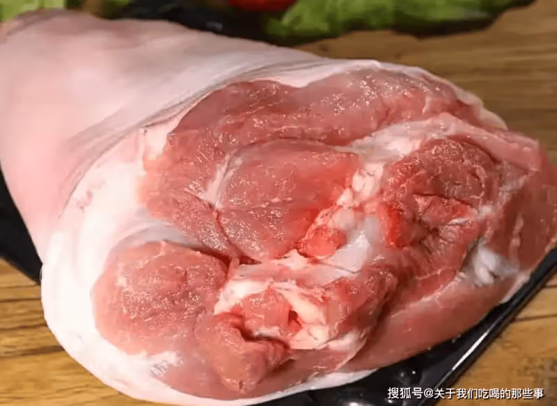 買肘子,需分清「前肘」和「後肘」,哪瘦肉多?區別很大,別買錯