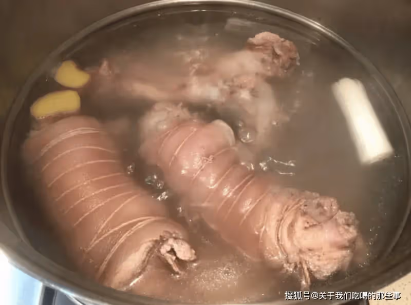 買肘子,需分清「前肘」和「後肘」,哪瘦肉多?區別很大,別買錯