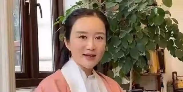 杜星霖離異後再嫁大31歲張紀中，只看重感情，成「女德代言人」