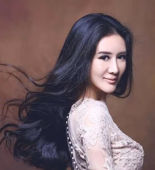 杜星霖離異後再嫁大31歲張紀中,只看重感情,成「女德代言人」