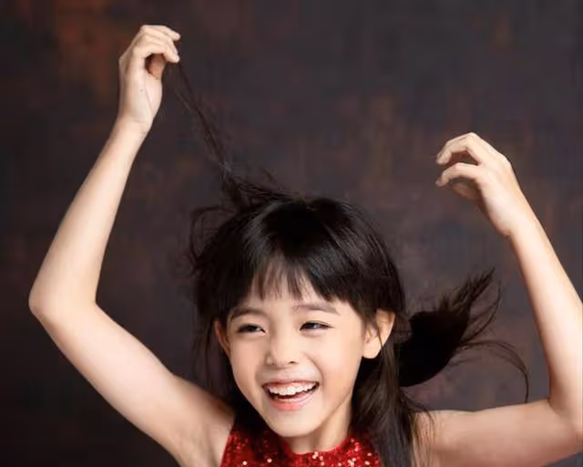 66歲的爾冬升8歲女兒近照曝光,聰明漂亮想成為發明家