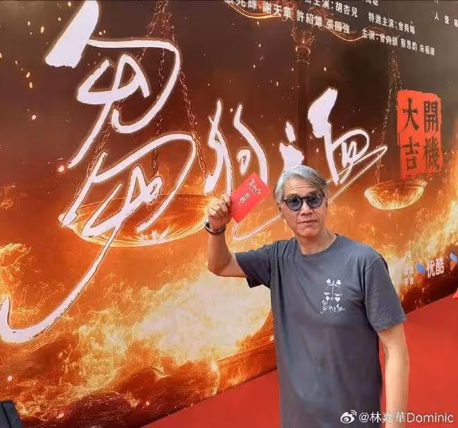 67歲TVB老戲骨傳陷財困出山拍劇，滿頭白髮擁健美身材，結婚多年零緋聞