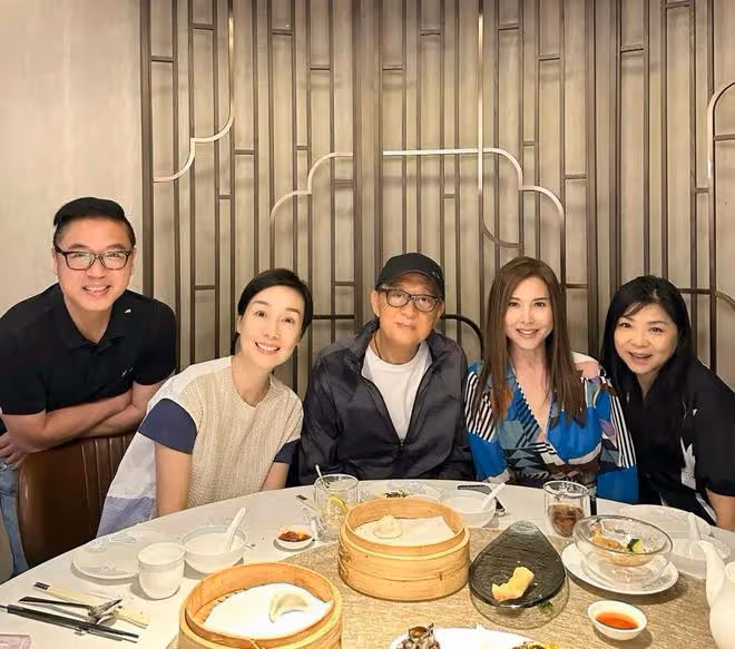 56歲昔日性感女神相約亞視藝人聚會，近期頻繁回港搵食，疑為復出鋪路