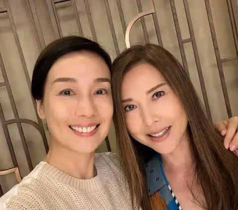 56歲昔日性感女神相約亞視藝人聚會，近期頻繁回港搵食，疑為復出鋪路