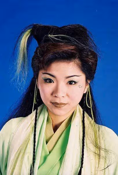 56歲昔日性感女神相約亞視藝人聚會，近期頻繁回港搵食，疑為復出鋪路
