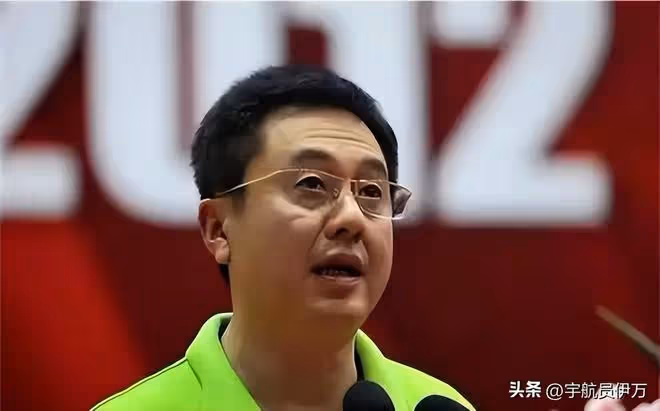 他是著名女乒教練,41歲拋棄結髮妻子,51歲再娶小22歲徒弟引爭議
