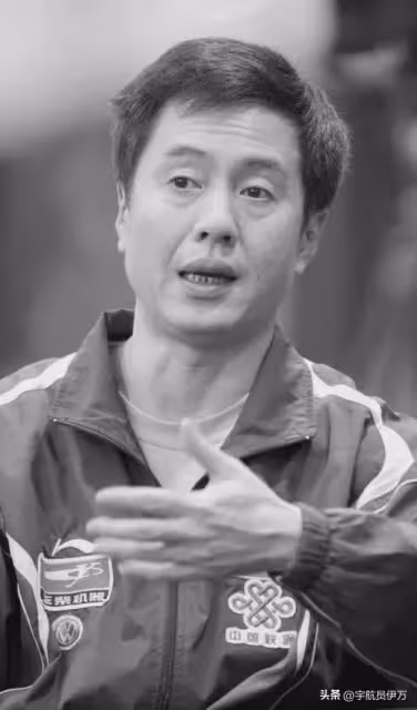他是著名女乒教練,41歲拋棄結髮妻子,51歲再娶小22歲徒弟引爭議