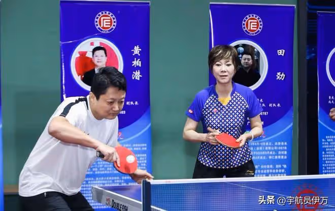 他是著名女乒教練,41歲拋棄結髮妻子,51歲再娶小22歲徒弟引爭議