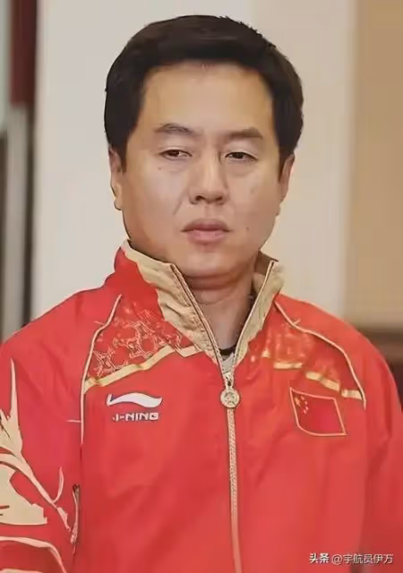 他是著名女乒教練,41歲拋棄結髮妻子,51歲再娶小22歲徒弟引爭議