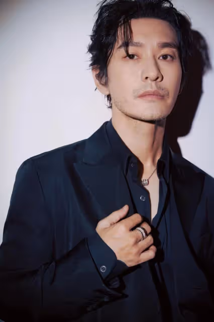 黃曉明出席新片《戴假髮的人》首映禮,就近期爭議鞠躬道歉
