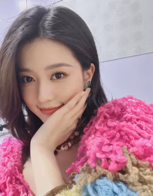 感謝楊洋的分手之恩,30歲的她獨居別墅,和百億富二代隱婚備孕