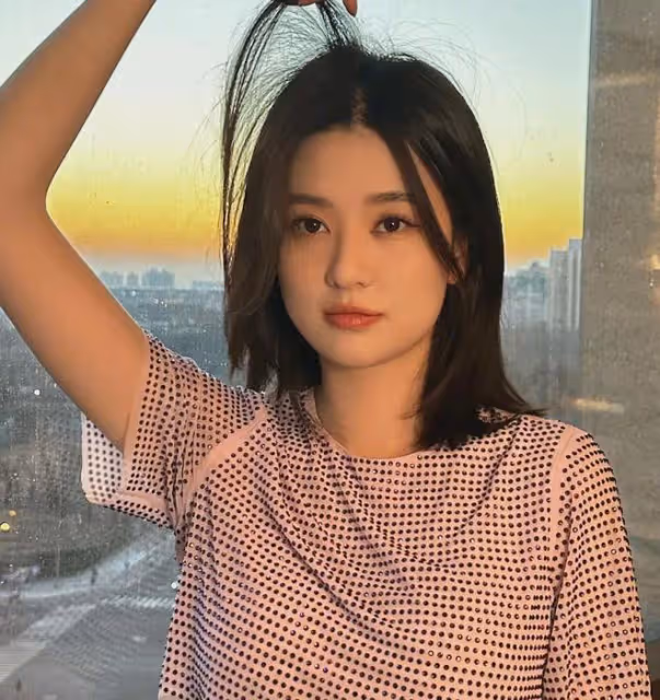 感謝楊洋的分手之恩,30歲的她獨居別墅,和百億富二代隱婚備孕