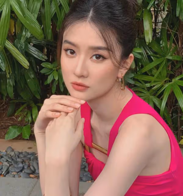 感謝楊洋的分手之恩,30歲的她獨居別墅,和百億富二代隱婚備孕