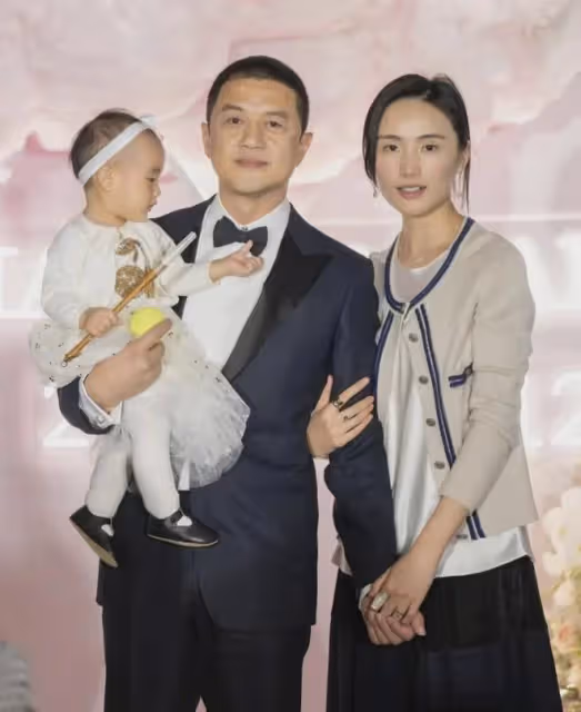 嫁給負債4000萬的李亞鵬,日子過得苦不堪言,海哈金喜後悔了嗎?