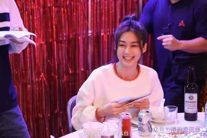 岑麗香孖陳家樂拍新劇大玩求婚情節　劇組預祝生日送上驚喜