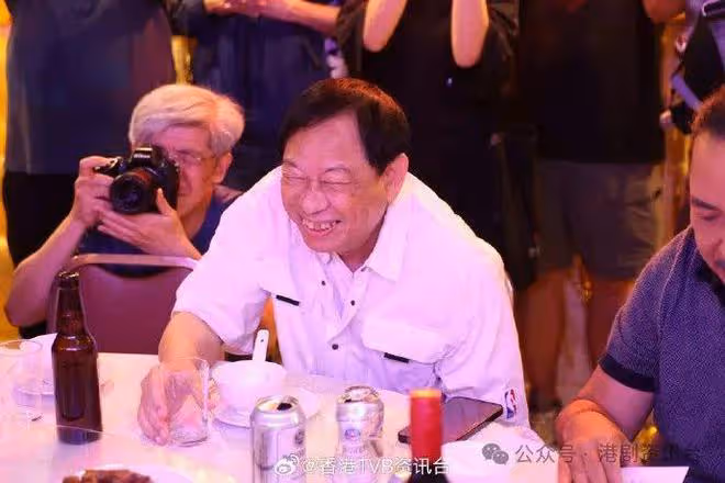 岑麗香孖陳家樂拍新劇大玩求婚情節　劇組預祝生日送上驚喜
