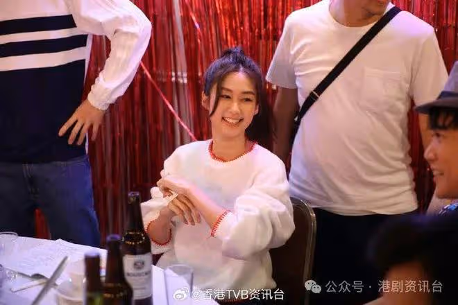 岑麗香孖陳家樂拍新劇大玩求婚情節　劇組預祝生日送上驚喜