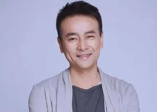 演員羅鋼:出道35年,娶小23歲郝蕾,48歲老來得子