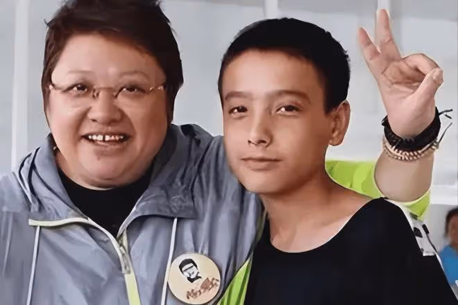 53歲韓紅至今未婚,窮到幾乎傾家蕩產,真相讓人讚嘆!