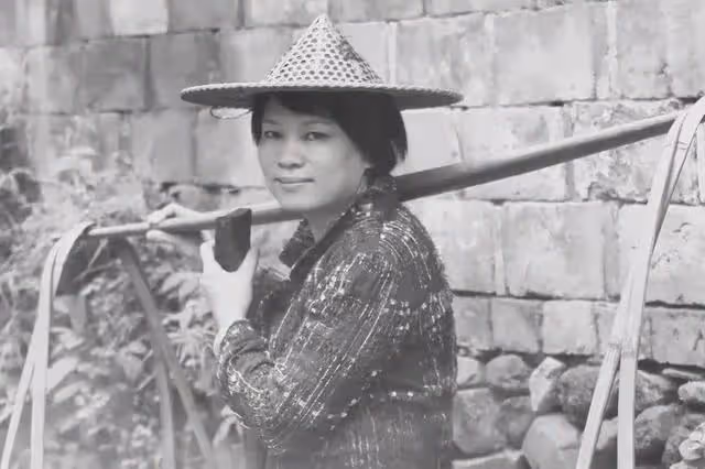 從18歲擺攤到身家800億,再到負債489億,她秘訣是什麼?