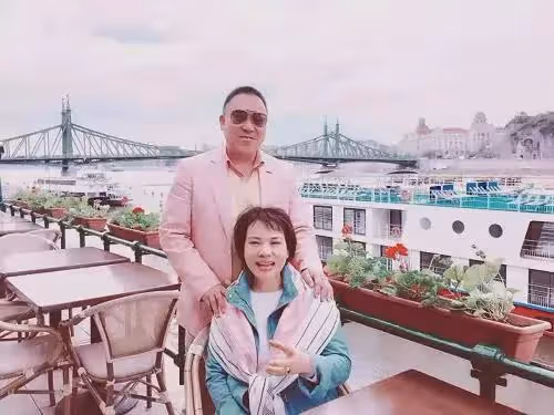 從18歲擺攤到身家800億,再到負債489億,她秘訣是什麼?