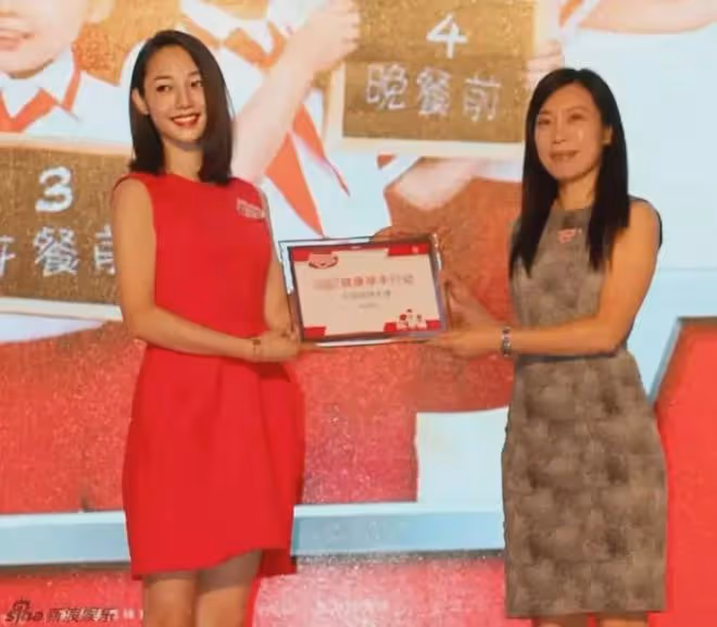有種整容叫「離婚6年」,白百何近照刷屏,狠狠打了前夫的臉!