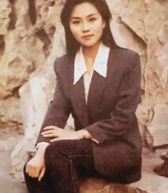 央視著名主持人方靜:一生未婚,44歲客死他鄉,成父母餘生之痛