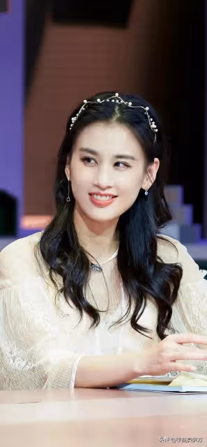 夫妻本是同林鳥,但抱歉,想離婚的黃聖依,財產已被楊子吃乾淨了