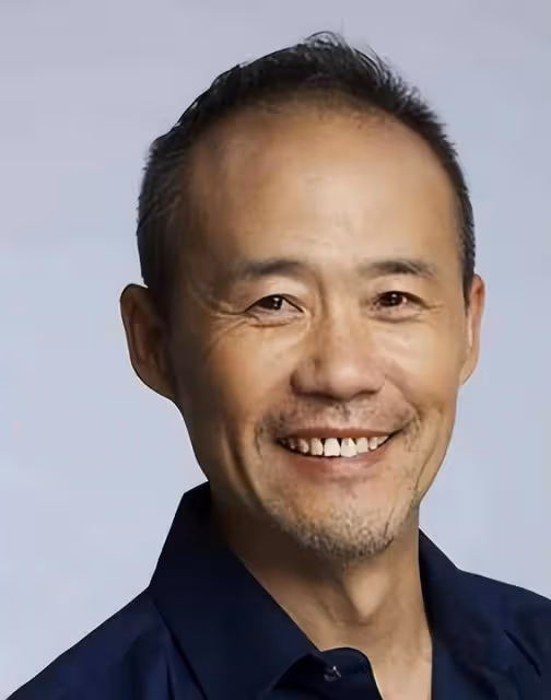 王石田朴珺亮相廣州車展,73歲王石像小跟班,43歲田朴珺氣質