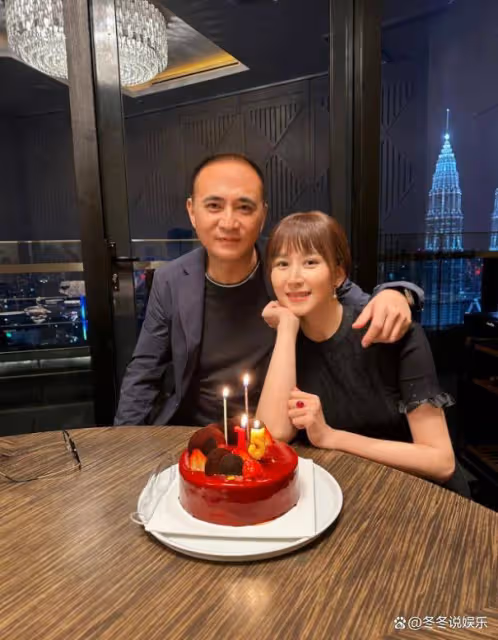 胡靜曬美照慶祝46歲生日!大鑽戒非常搶鏡,兒子與老公暖心送祝福