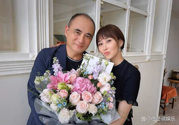 胡靜曬美照慶祝46歲生日!大鑽戒非常搶鏡,兒子與老公暖心送祝福