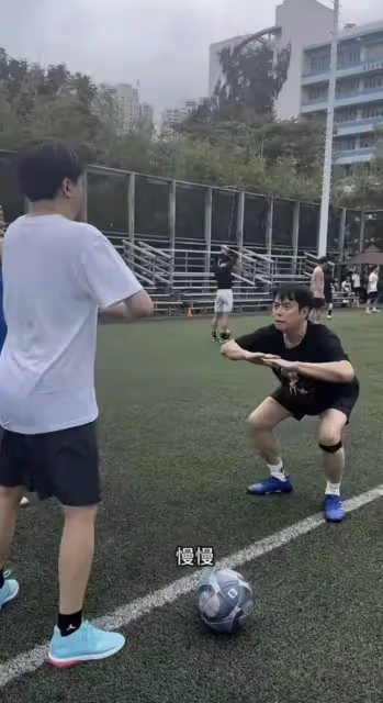 TVB「天選敗家子」鄧兆尊罕見做運動,譚詠麟發文稱稀客,最窮時只有1億
