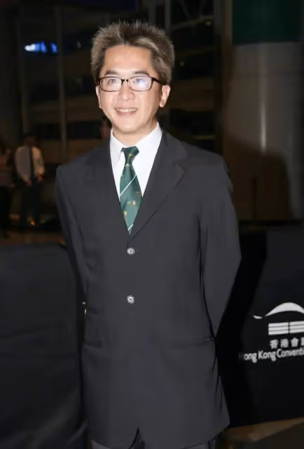 TVB「天選敗家子」鄧兆尊罕見做運動,譚詠麟發文稱稀客,最窮時只有1億