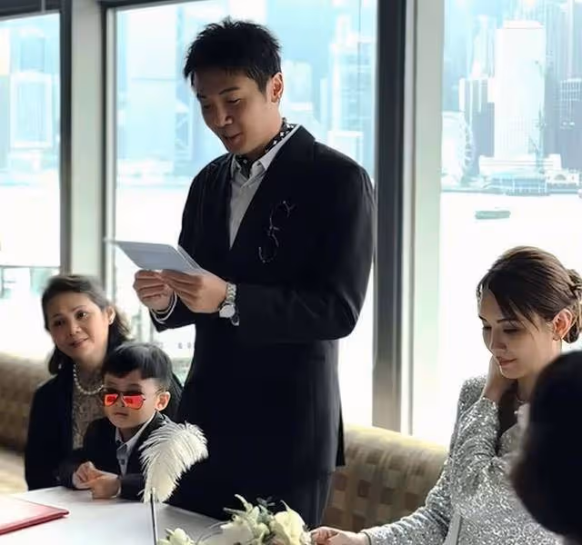 恭喜!香港人氣女星挺著孕肚和未婚夫註冊結婚,41歲高齡懷第三胎