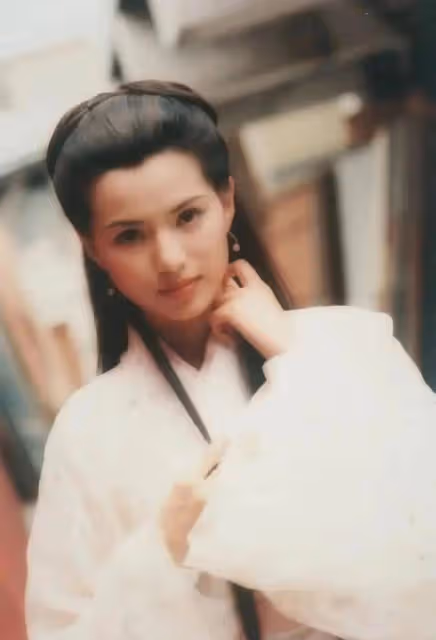 王語嫣不是誰都能演!有人臉如苦瓜,有人頭頂碟子,傷害太大!
