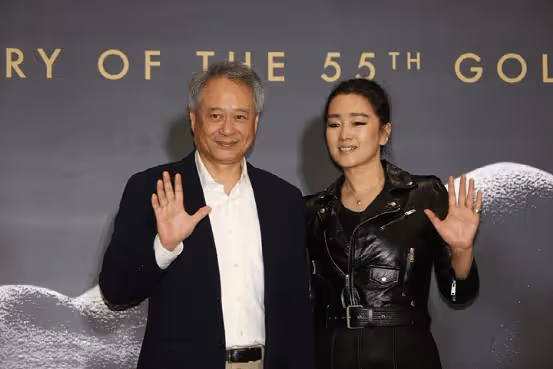 躋身一線明星不易,卻在當紅時改換國籍,為了事業還是追隨愛情?