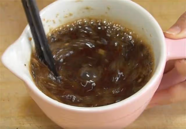 教你用4個小碗做紅糖發糕,手不沾面,筷子一攪,蓬鬆暄軟不塌陷