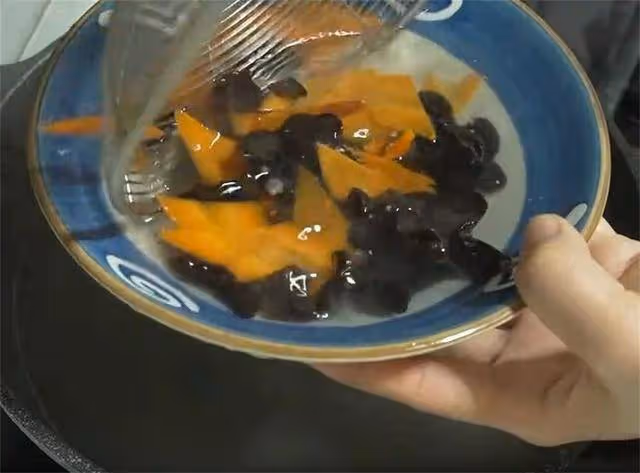 西葫蘆別直接下鍋炒,大廚告訴我一個訣竅,口感鮮脆又入味