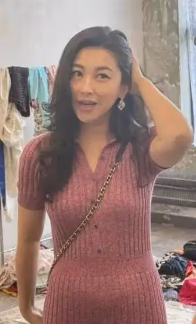 朱珠現身街頭被偶遇,小肚子明顯太搶鏡,40歲狀態超好風情萬種