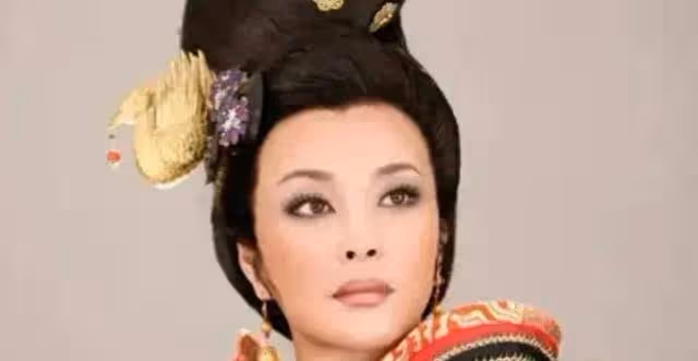 63歲陳沖登上時尚雜誌,拿了終身成就獎,和劉曉慶的差距一目了然