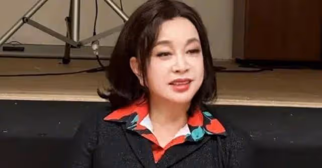 63歲陳沖登上時尚雜誌,拿了終身成就獎,和劉曉慶的差距一目了然