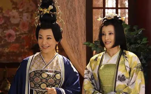 63歲陳沖登上時尚雜誌,拿了終身成就獎,和劉曉慶的差距一目了然